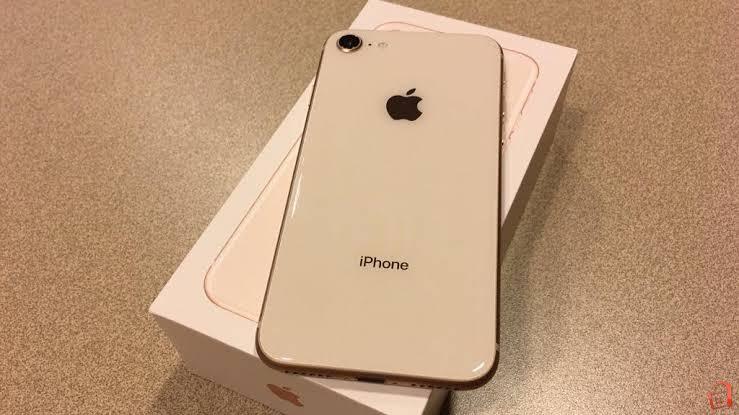 iPhone 8 64GB Gold 2