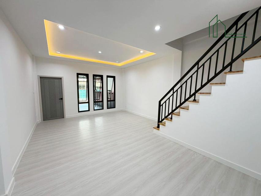 ทาวน์โฮม 3 ชั้น เล่นระดับ ซอยนาคนิวาส37 โชคชัย 5