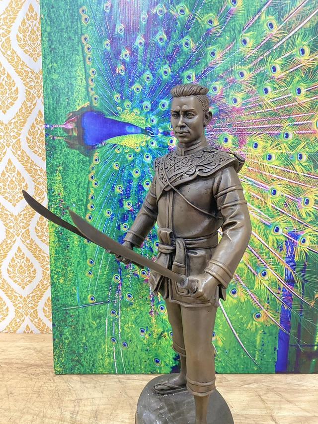 พระนเรศวรมหาราช องค์ยืน รุ่นชินราชาเสนารักษ์ ขนาดสูง18นิ้ว ปี2562