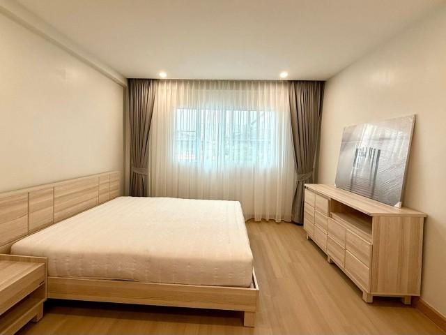 ให้เช่าบ้านเดี่ยว 2 ชั้นปรับปรุงใหม่ทั้งหลัง 4 นอน 5 น้ำ 1 แม่บ้านจอดรถ 2 คัน ตกแต่งสวย แอร์ฯ เฟอร์ฯครบ ราคารเช่า 65,000 5