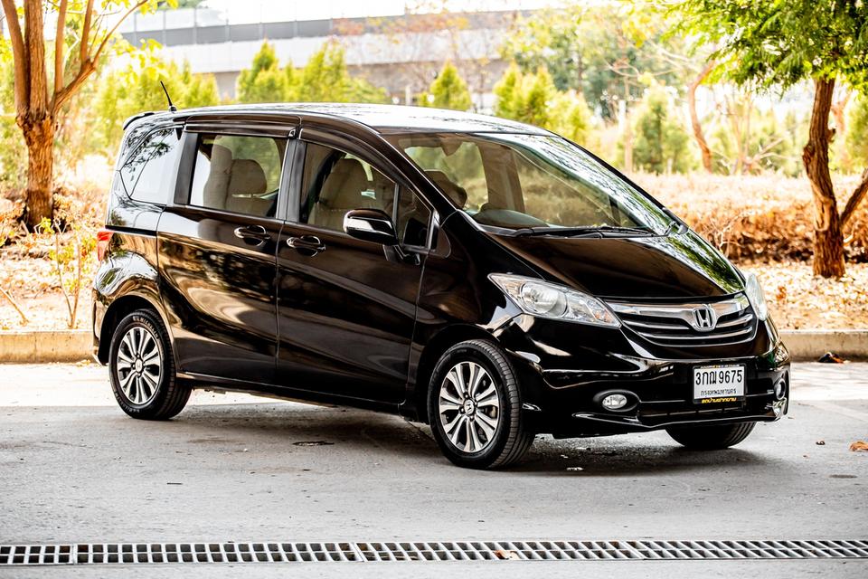 Honda freed 1.5 SE ปี 2014 สีดำ ประตูเลื่อนไฟฟ้า  9