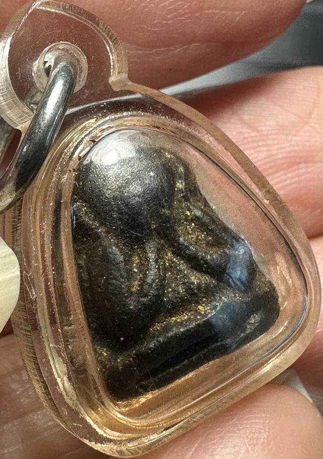 พระปิดตา เนื้อผงคลุกรักหลังแบบพิมพ์เล็ก เก่า รูปย่อยที่ 3