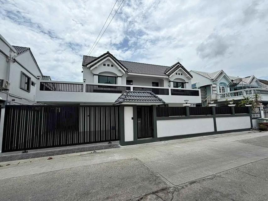 MHR283 สเปซกว้างพร้อมอยู่! ปล่อยเช่าบ้านเดี่ยว วชิรธรรมสาธิต 55 มี 4 นอน 3 ห้องอเนกประสงค์+ห้องแม่บ้าน ใกล้ True Digital Park 1