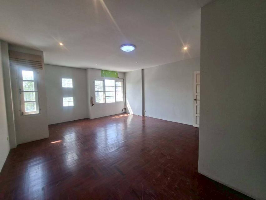 ให้เช่าทาวน์โฮม 4 ชั้น+ดาดฟ้า ในเอกมัย ใกล้ดองกี้มอลล์ทองหล่อ-เอกมัย (N.1826) 11