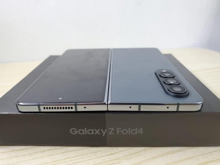 Galaxy Z Fold 4 มือสอง มีตำหนิเล็กน้อย 7