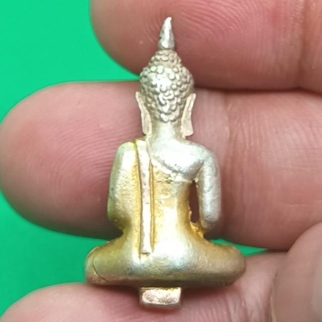 พระยอดธงเนื้อเงินไม่รู้ที่ 8