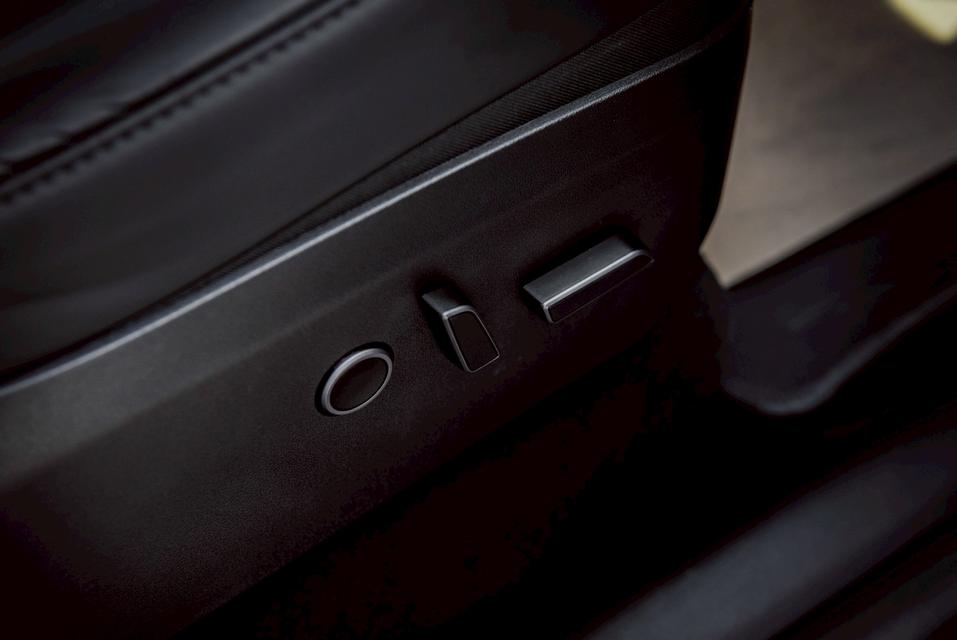 TESLA Model Y Long Range AWD AT 2023 16