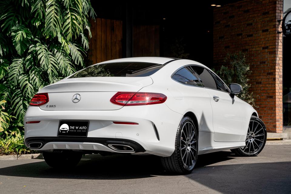 Mercedes-Benz C250 Coupe AMG Dynamic ปี 2018 🚨𝐁𝐞𝐧𝐳 𝐂𝟮𝟱𝟬 มาเพิ่มแล้วค่ะ! สีตามหา ขาวเบาะแดง มาสวยสภาพนางฟ้า🧚🏻‍♀️✨ 2