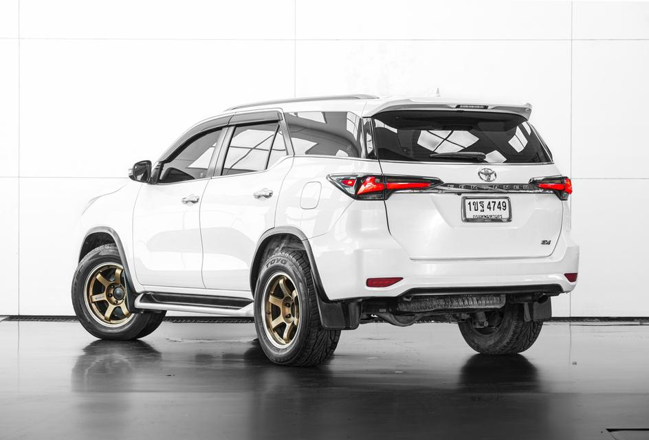 2018 TOYOTA FORTUNER 2.4 V 4WD SUV สีขาว ไมล์ 181334 กม.