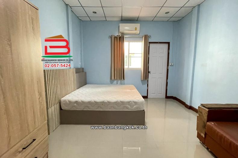 ทาวน์โฮม 2 ชั้น เนื้อที่ 20 ตร.ว. หมู่บ้านตะวันทอง 3 ซอย 2 (ซอยเพชรเกษม 69) ถนนเพชรเกษม แขวงหนองแขม เขตหนองแขม 15