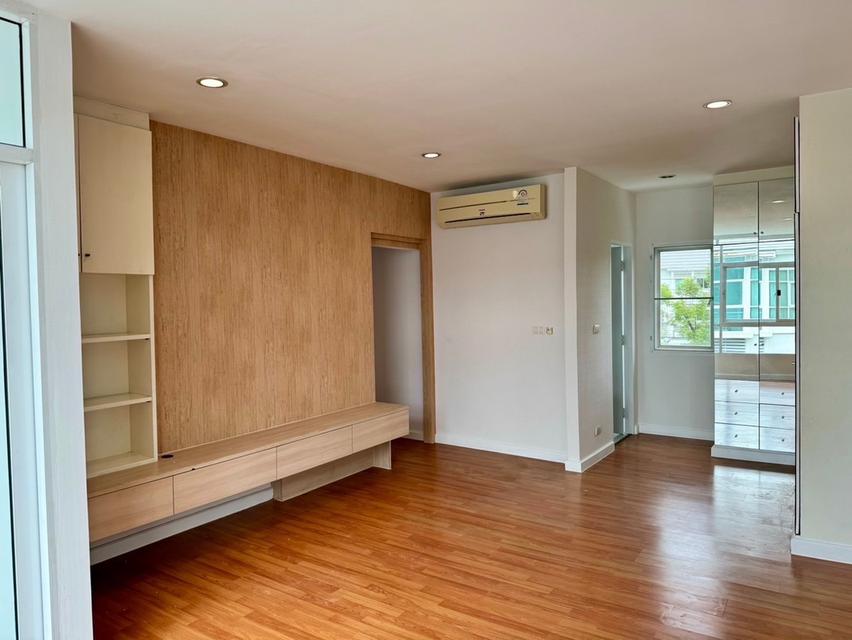 บ้านทาวโฮม 3 ชั้น เดอะเมโทร พระราม 9 ราคา 4.3 ล้านบาท 9