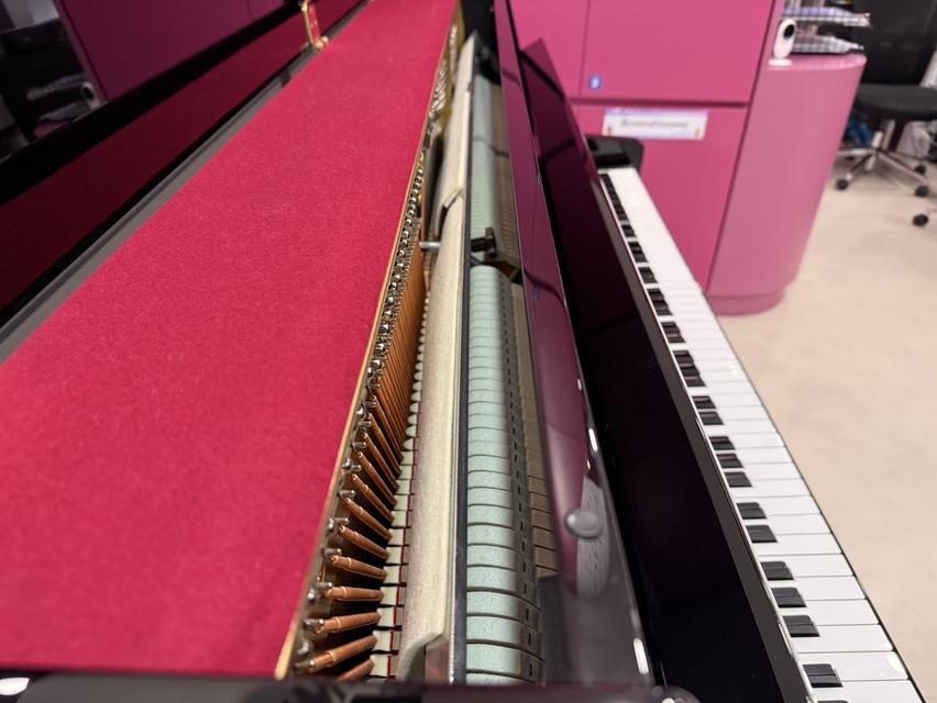 YAMAHA UPRIGHT JU109PE ตัว Demo