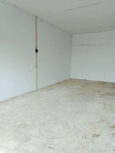 ตลาดลาดสวาย 800 ม. 130ตร.ม. PTT ลำลูกกาคลอง4 100ม. วัดลาดสวาย 1.2 กม. โกดังให้เช่า 1นอน 1น้ำ ติดถนนใหญ่ จอดรถหน้าอาคารได 4