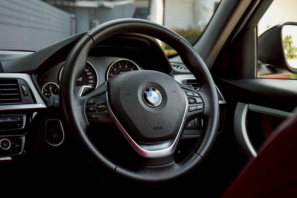 รหัสรถ CBL995 BMW 330e 2.0 Sport F30 (LCI) AT 2018 รูปที่ 16