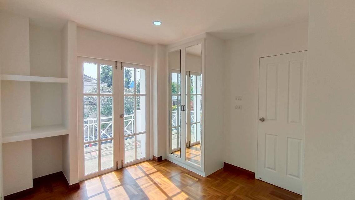 ขายบ้านเดี่ยวรีโนเวทใหม่ตกแต่งบิวอิ้นพร้อมอยู่ ติดรถไฟฟ้า 2 สาย เพียง 150 ม. ราคา 6.5 ล้าน 1