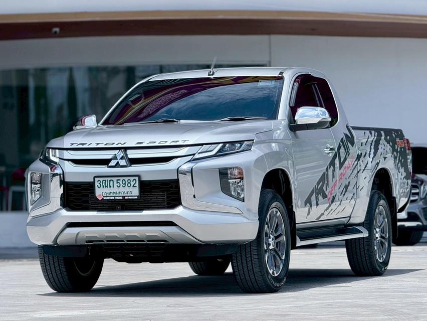 ปี 2021 MITSUBISHI TRITON, 2.4 GT โฉม PLUS MEGA CAB สีเทา เกียร์ธรรมดา 6 สปีด เครื่องยนต์ดีเซล มือเดียวป้ายแดง