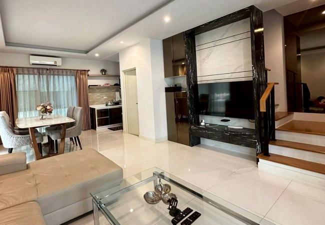 ขายทาวน์เฮ้าส์ หมู่บ้านกลางเมือง บางนา-วงแหวน ถนนกาญจนาภิเษก บางพลี สมุทรปราการ 2