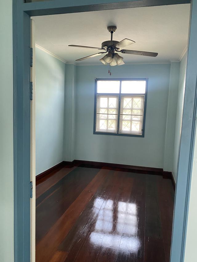 จรูญ ขายบ้านเดี่ยว 2 ชั้น 4 ห้องนอน 2 ห้องน้ำ บ้านอยู่หลังโรงเรียน 2กิโลเมตร ถึงเซเว่น.  0815554264 12