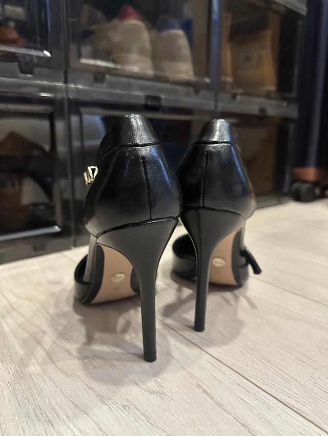รองเท้าส้นสูงหัวแหลม Zara 3