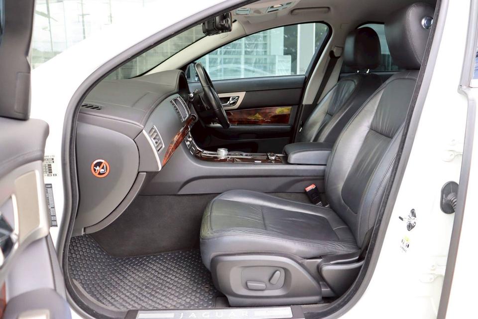 Jaguar XF 3.0 Premium Luxury ปี 2011 🇬🇧 แรงหรู ดูดีในราคาที่เอื้อมถึง! 10