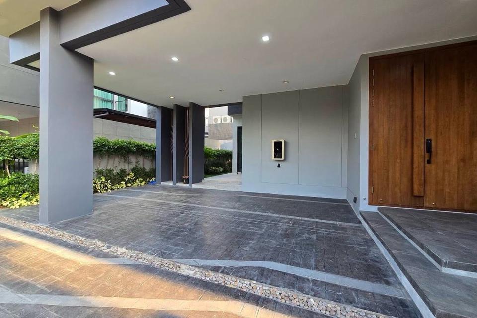 ให้เช่าบ้านหรู The Gentry พัฒนาการ 2บ้านเดี่ยว 3 ชั้น สไตล์ Luxury Villa พร้อมเฟอร์นิเจอร์ครบ ใกล้ Clubhouse เพียง 5 กม. ถึงทองหล่อ 3