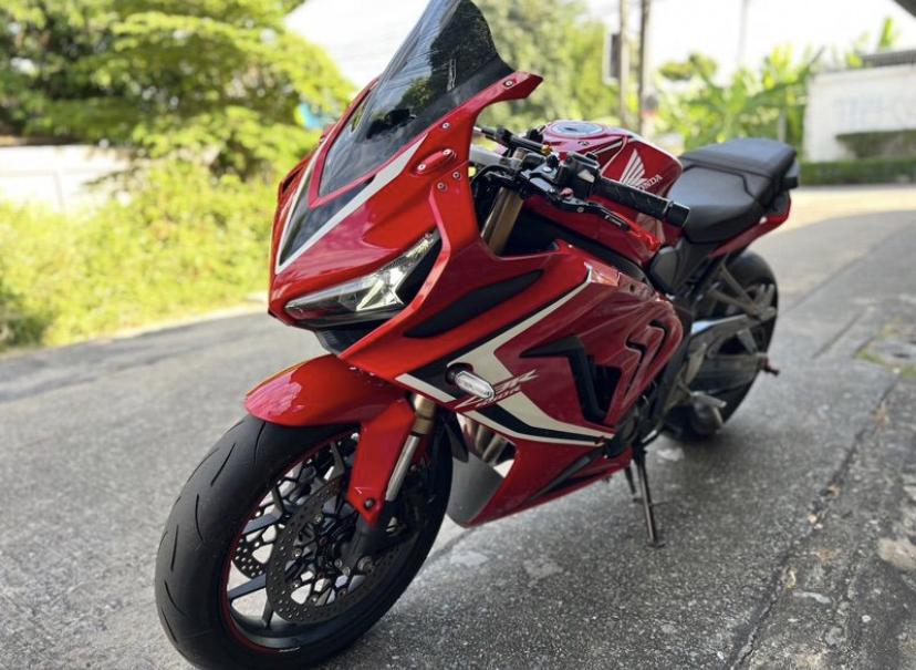 HONDA CBR650 สีแดง 4