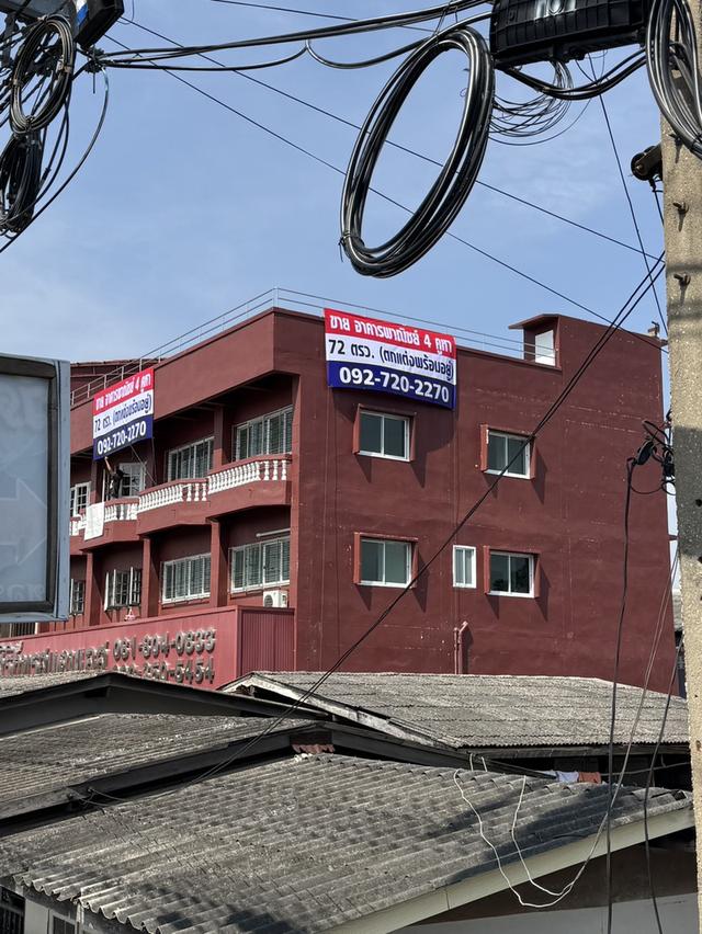 อาคารพาณิชย์ 4 คูหา **ราคาต่อคูหา** ไทรน้อย นนทบุรี หลังริม มีที่จอดรถ รีโนเวทพร้อมอยู่ 1