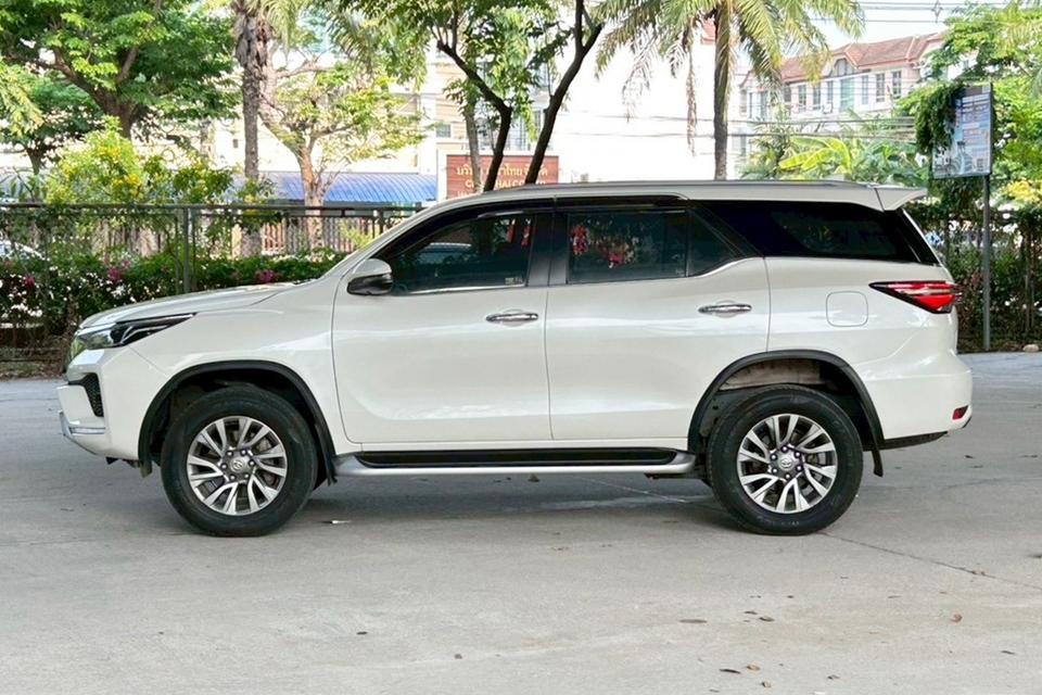 🚗 2021 Toyota Fortuner 2.4 V 2WD AT รูปที่ 8