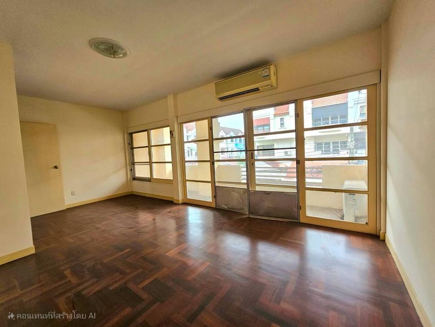 ขายด่วน📌📌  หมู่บ้านสิรินเฮ้าส์1 ปากเกร็ด16  🏠ทาวน์โฮม 3ชั้น  พื้นที่ 30 ตร.ว  🛏6 ห้องนอน 🚽4 ห้องน้ำ 🚘1 ที่จอดรถ 🌞หน้าบ้านหันทางทิศตะวันออก  [ 14