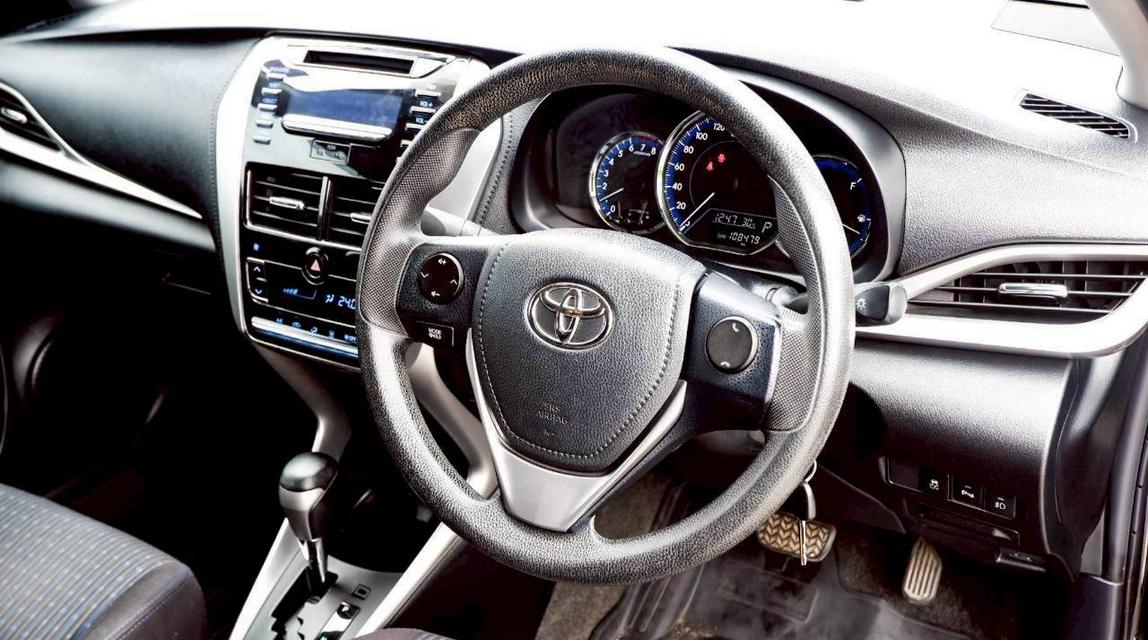 Toyota Yaris ativ 1.2 G สีดำ ปี 2018 13