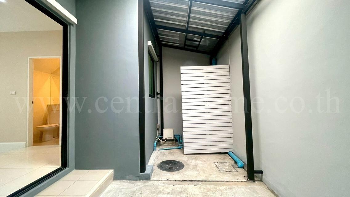 ทาวน์โฮม 3 ชั้น บ้านกลางเมือง รัตนาธิเบศร์ รีโนเวทใหม่ พร้อมอยู่ 4