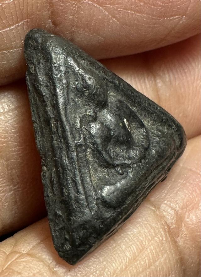 พระผงคลุกรักหลังจาร เก่าไม่ทราบที่ 4