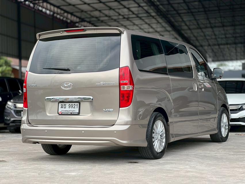 ปี 2014 HYUNDAI GRAND STAREX, 2.5 VIP โฉม ปี10-18 สีน้ำตาล เกียร์ออโต้ เครื่องดีเซล