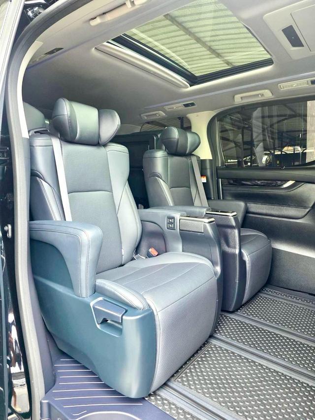 Toyota ALPHARD SRC E-Four สีดำ ปี 2023 ไมล์ 23,000 กม.  13