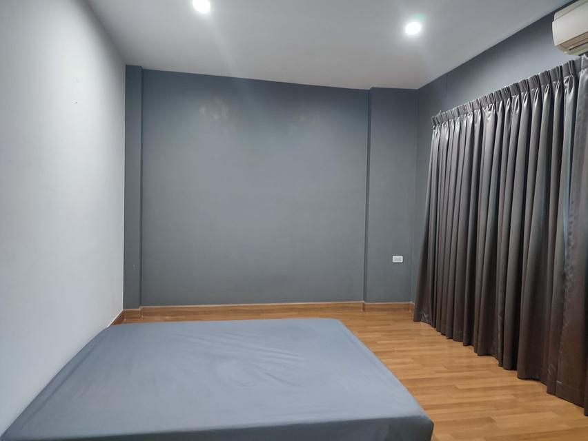 ขายด่วนทาวน์โฮมลาดพร้าวซอย 21 ไกล้รถไฟฟ้า 2 สาย 6