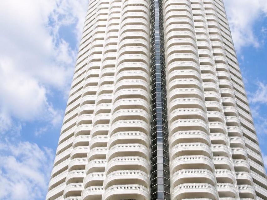 For Sale — Spacious Condo at Sky Beach WongamatSpacious 1-bedroom condo in Sky Beach Condominium, a luxury beachfront high-rise in prestigious Naklua 7