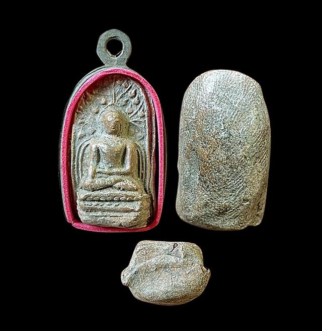 พระคงลำพูน วัดพระคงฤๅษี สีพิกุล พระกรุ เนื้อดิน 3