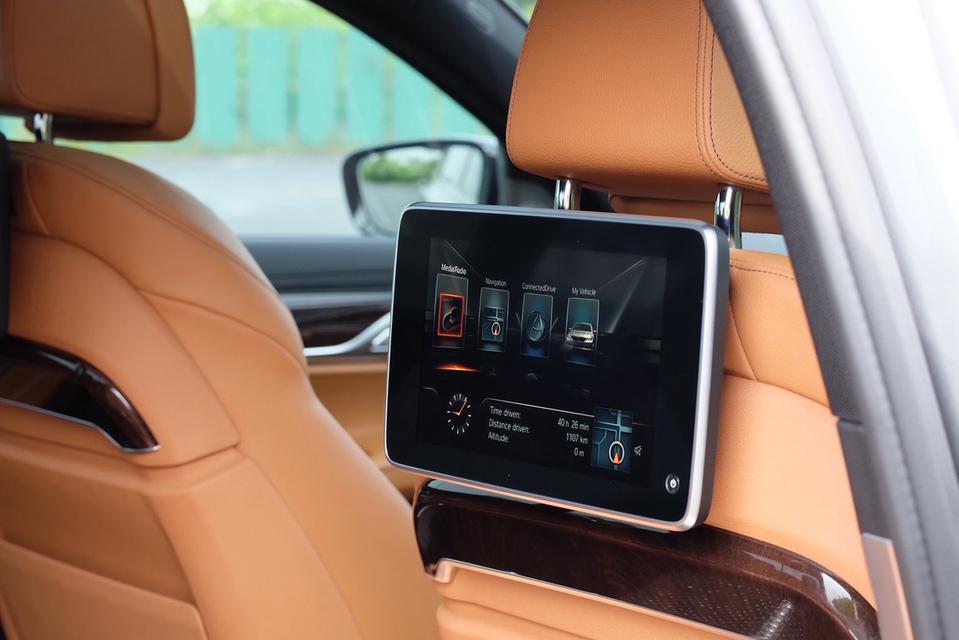 รหัสรถ TNS85 BMW 740Li Pure Excellence ( G12 ) ปี 2016  9