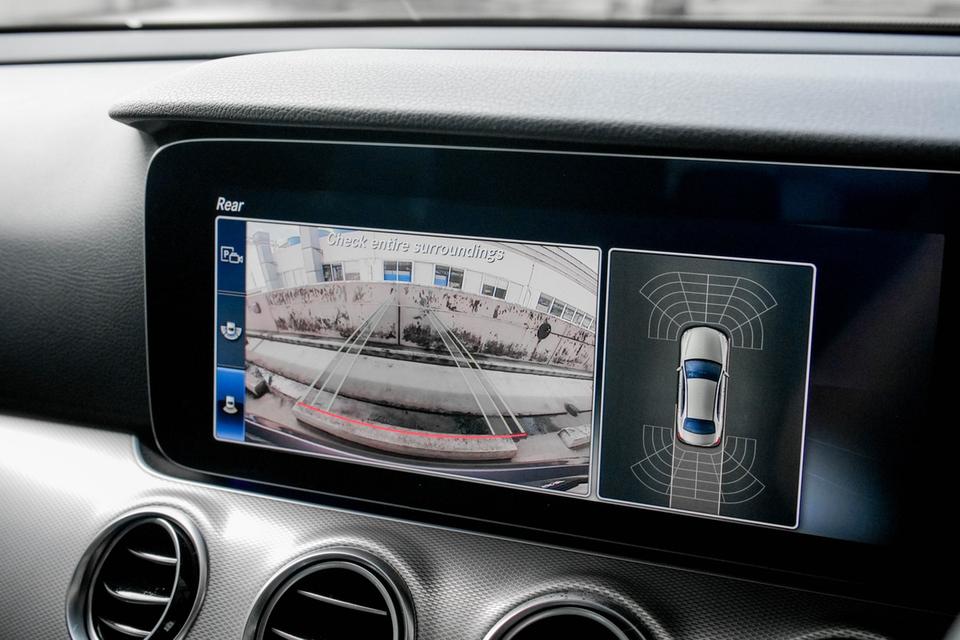 Mercedes-Benz E350e AVANTGARDE ปี 2019ไมล์ 73,xxx km.มาในราคาเพียง 739,000 บาท รูปที่ 17