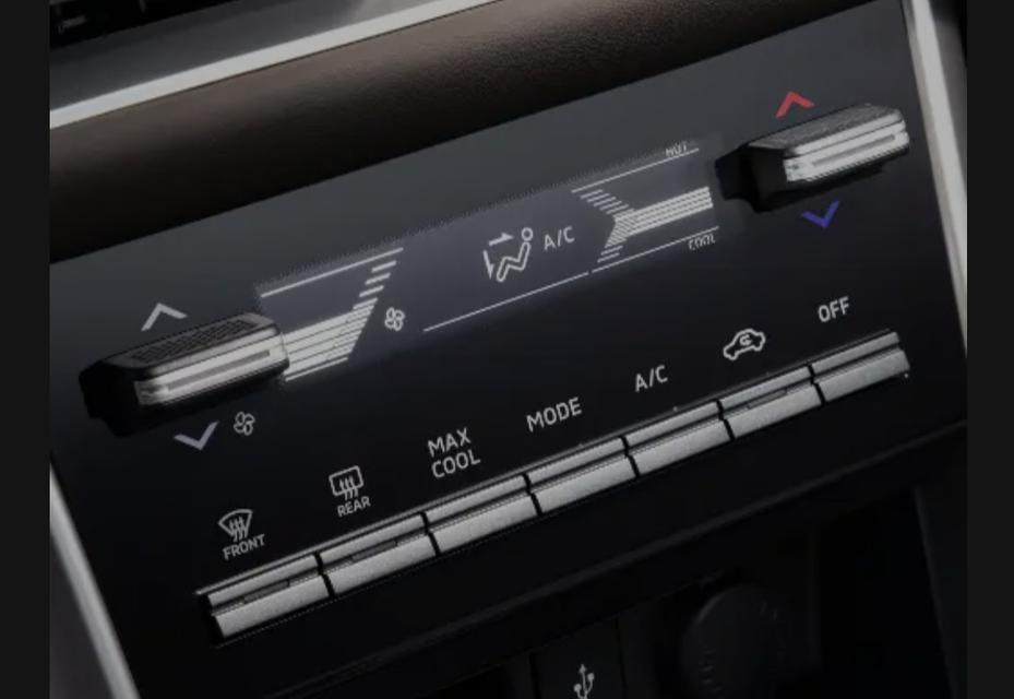 แผงควบคุมเครื่องปรับอากาศของรถยนต์ Mitsubishi์ xpander 3