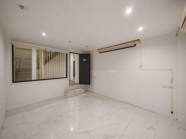 ให้เช่า ขาย อาคาร สำนักงาน 184 ตรว. ลาดพร้าว ซอย 8 ใจกลางเมือง ใกล้ MRT ลาดพร้าว Union Mall และ Central ลาดพร้าว 9