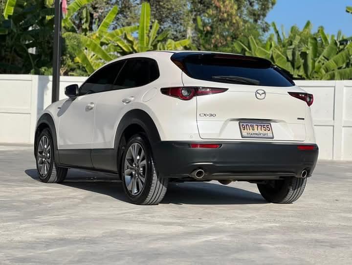 Mazda CX-30 สีขาว 4