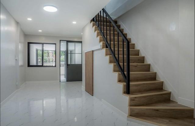 ขายทาวน์โฮม 4 ชั้น Hajime Townhome สุขุมวิท 65 เนื้อที่ 18 ตร.วา สไตล์ Modern ใกล้ BTS เอกมัย
