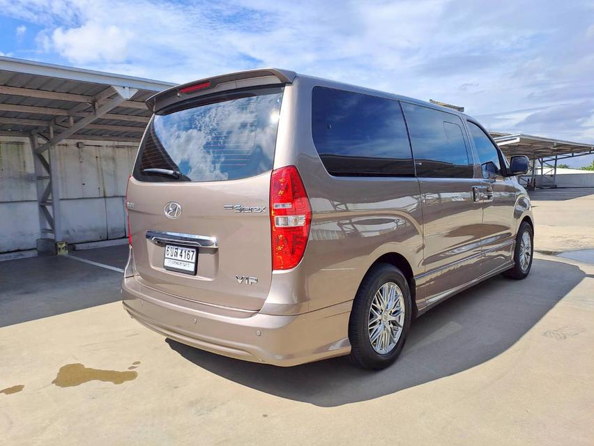 ปี 2017 HYUNDAI GRAND STAREX, 2.5 VIP (สีน้ำตาล) มือเดียวออกห้าง ประวัติดีมากรถเข้าศูนย์ตลอด 6