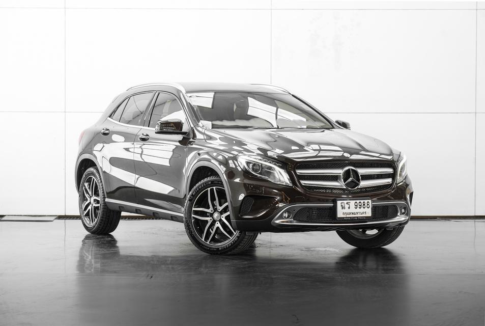 2016 Mercedes-Benz GLA200 W156 1.6 Urban SUV สีน้ำตาล เลขไมล์ 107619 กม.