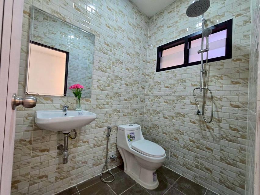 ทาวน์เฮ้าส์ รามคำแหง ใกล้รถไฟฟ้า หมู่บ้านสุภาวัล นัดถมบ้าน 085-318-6868 คุณวา 15