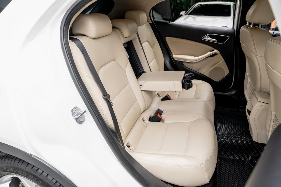 Mercedes-Benz GLA200 Urban Facelift  ปี 2020 💵 16,xxx/เดือน เท่านั้น!! “𝐆𝐋𝐀𝟐𝟎𝟎” รุ่นฮิต งานดีที่สุด✨ 6