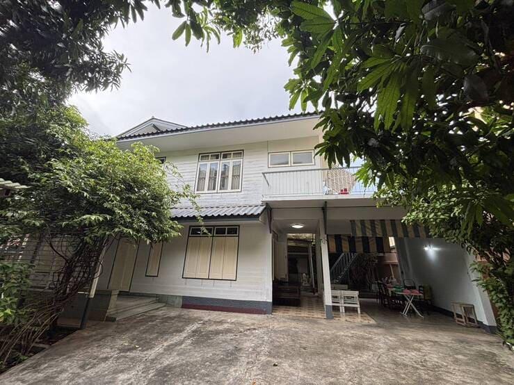 ขายที่ดินพร้อมบ้าน ติดถนนซอยเจริญนคร 78 ขนาด 256.4 ตารางวา สนใจติดต่อ 0858289454 1