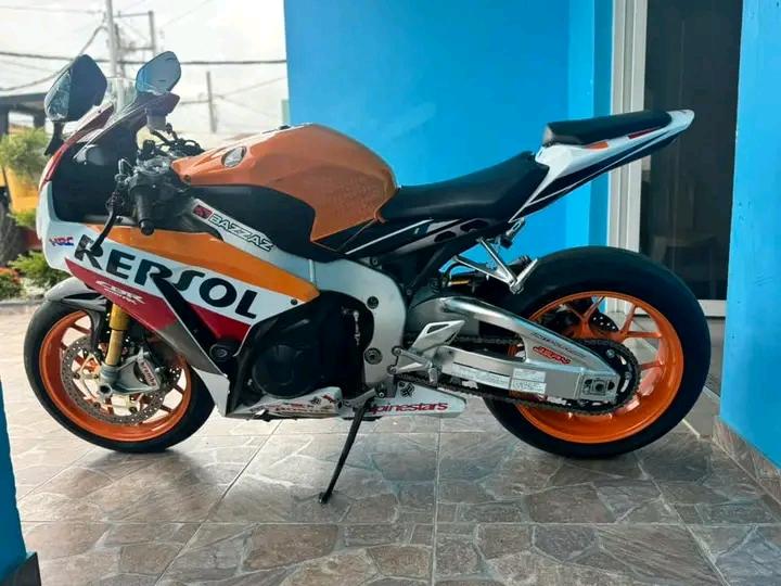 Honda CBR 1000 สีส้มสวยๆ 3