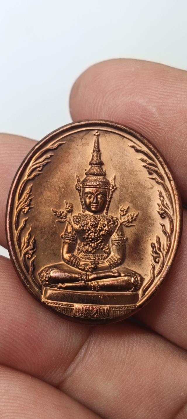 เหรียญพระแก้วมรกตด้านหลังหลวงปู่ทวด